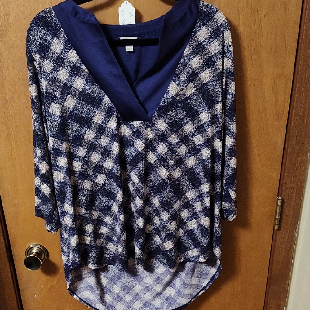 Plaid V-Neck Women's Blouse- Purple 💜 and Cream. Size 1X